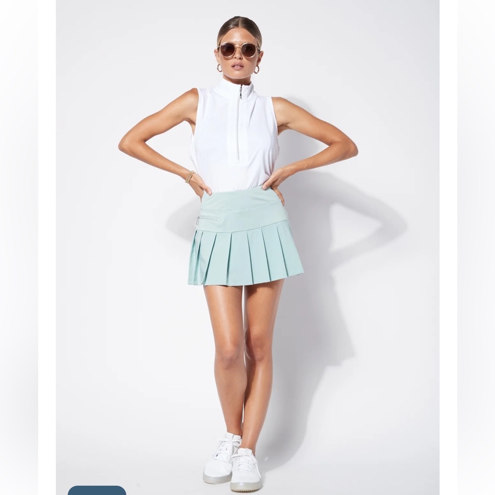 GGblue‎ Luxe Sport Sleeveless Front Quarter Zip White Top. Front “A” Monogram. M